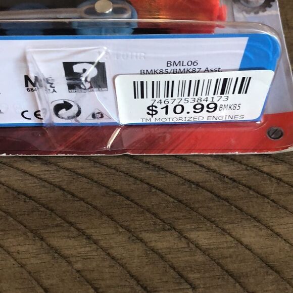 Thomas #1 Track Master Motorized Train 🚂 & a 2022 HappyNewYear collectible 🚗 - Picture 12 of 17